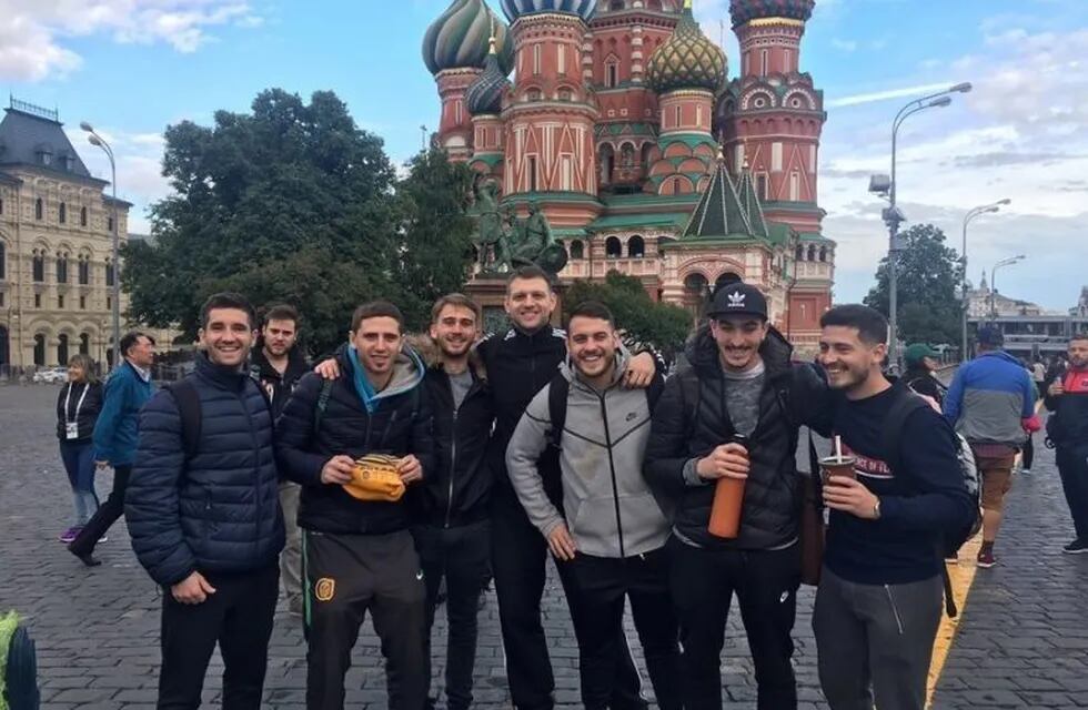 Hinchas canallas y leprosos presenten en Rusia para alentar a la Selección.