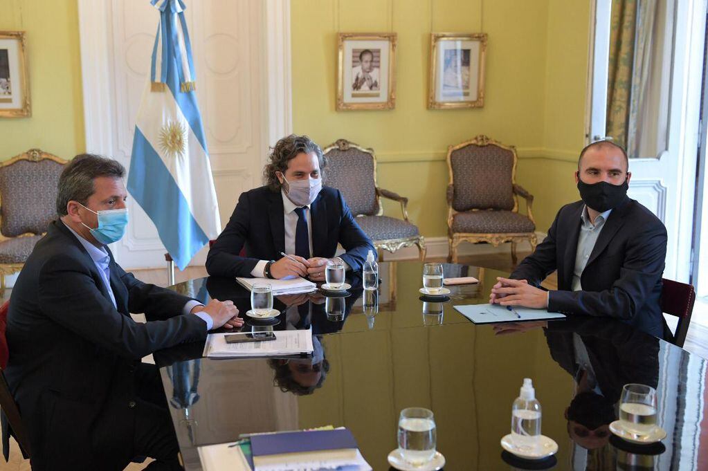 Reunión de Santiago Cafiero, Sergio Massa, y Martín Guzmán en Casa Rosada - Gentileza