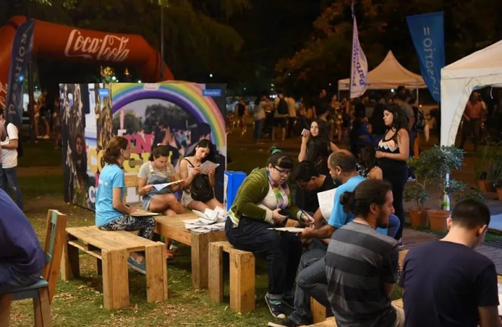 Primera noche del 34° Encuentro y Fiesta Nacional de Colectividades de Rosario. (@munirosario)