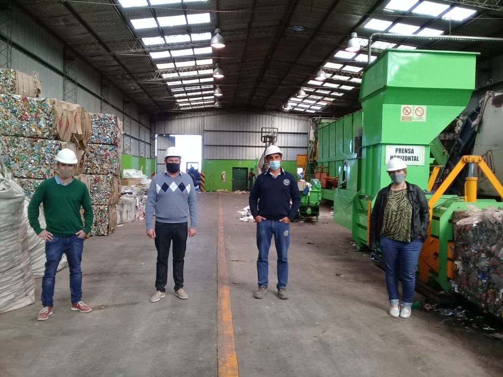 Funcionarios de Coronel Dorrego visitaron la Planta de Separación de residuos