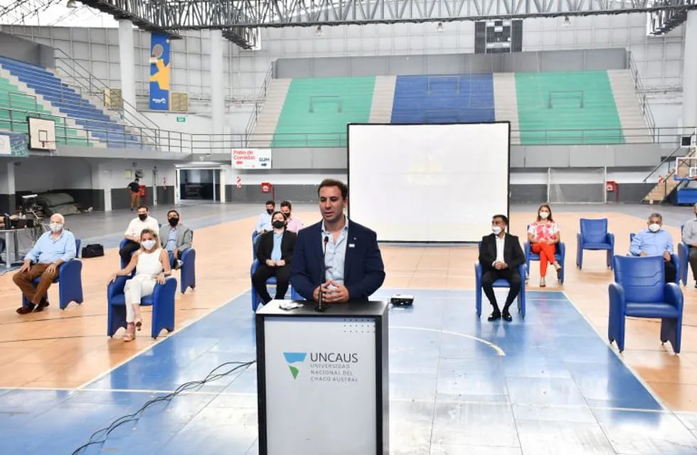 El rector de la UNCAUS dando inicio a la Expo Carreras 2020 (Foto: Gentileza prensa UNCAUS)