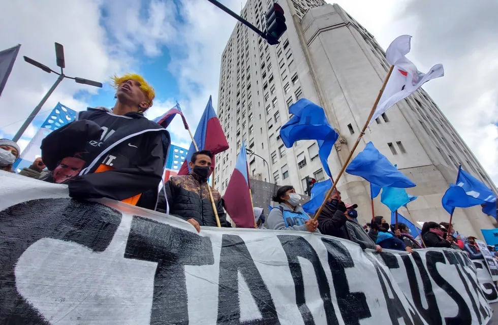 Organizaciones sociales se manifiestan en la zona del Obelisco contra el “ajuste” del Gobierno