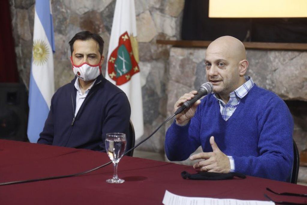 Conferencia de prensa  del Intendente Daniel Gómez Gesteira junto al Secretario de Turismo, Deportes y Cultura Sebastián Boldrini