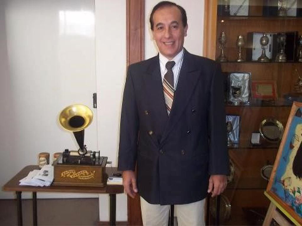 Carlos Benitez, Fundador del Museo de Radios Antiguas "Carlos Gardel"