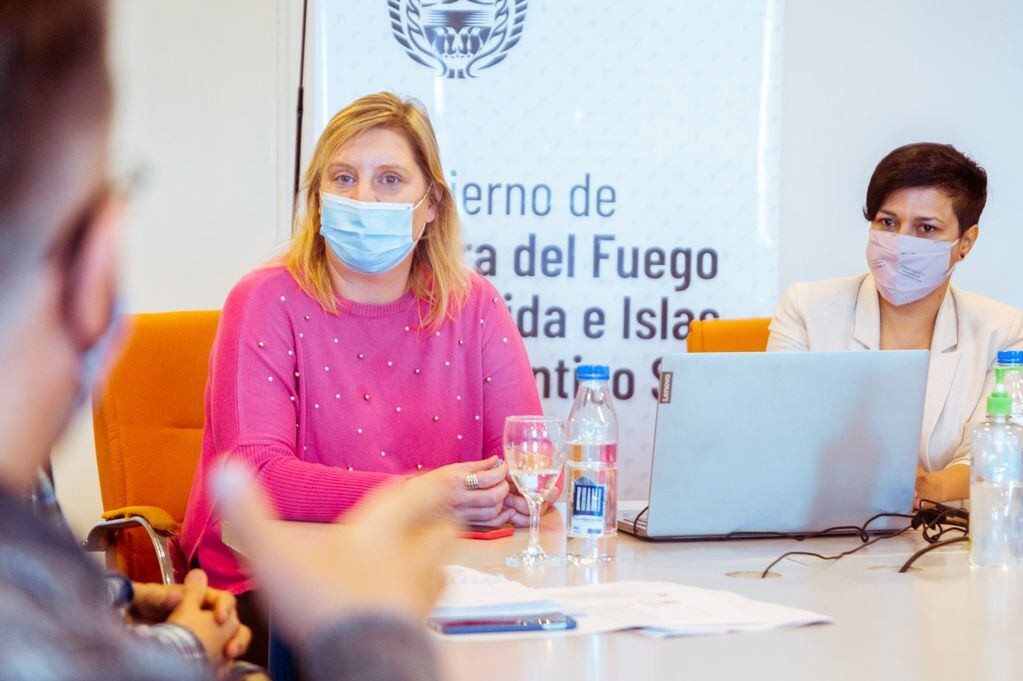 Ambas ministras analizaron, junto a representantes del SUTEF, la situación sanitaria y educacional de la provincia de Tierra del Fuego.