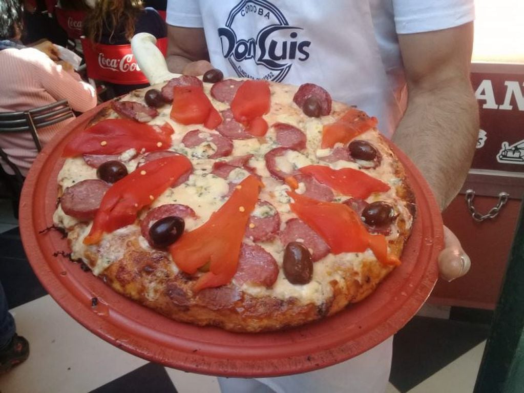 Una de las especialidades para degustar: con salame de Oncativo. Una delicia explosiva.