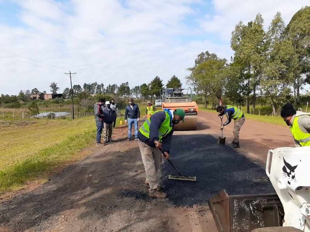 Arreglo del pavimento en la Ruta Provincial N° 1, un trabajo encarado por Vialidad Provincial. (Vialidad)