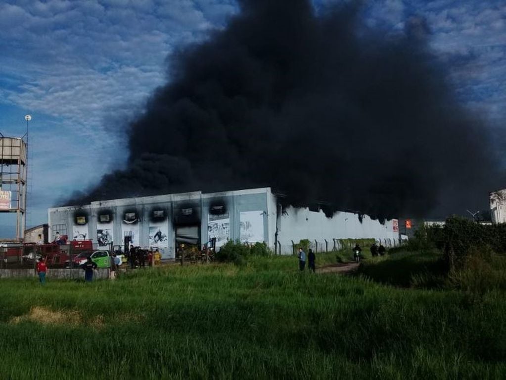 Incendio en Ferretería Industrial