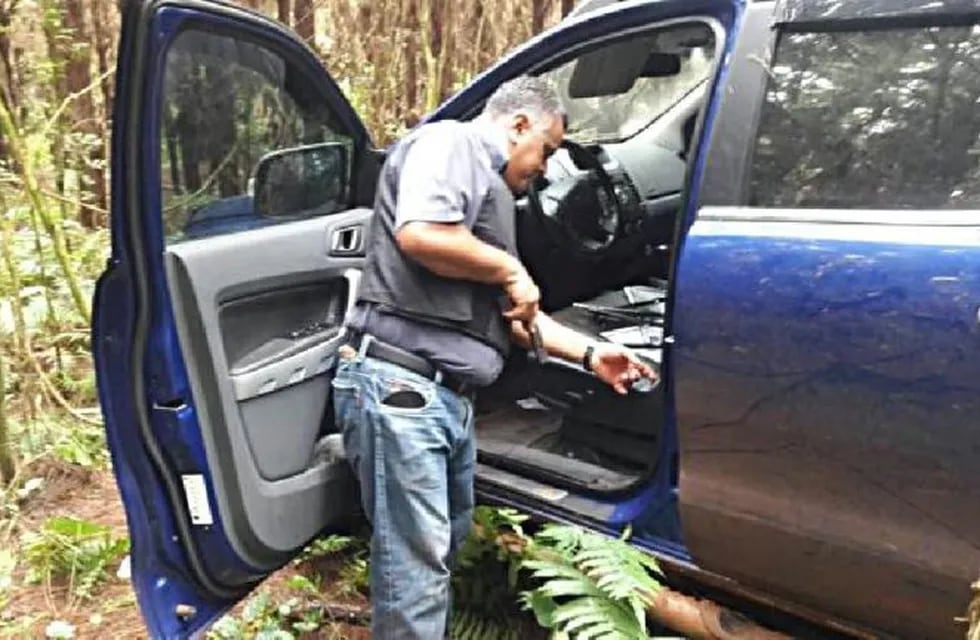 La camioneta Ford Ranger: fue robada y encontrada en el monte.