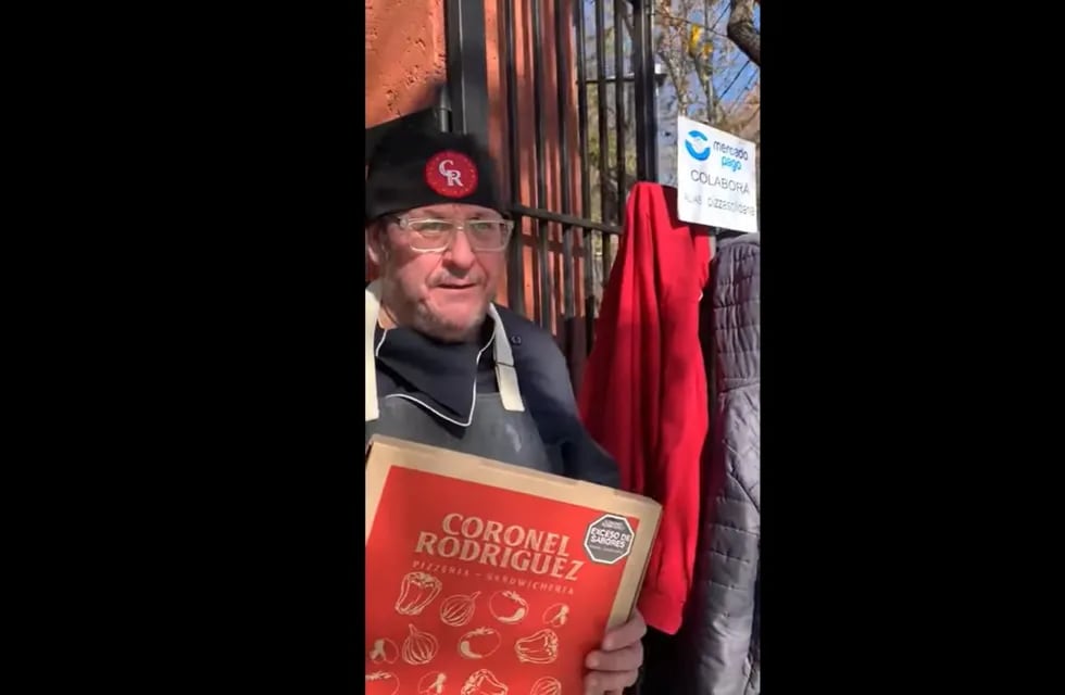Hermoso gesto solidario: una pizzería mendocina cambia pizzas por abrigos para ayudar a personas en situación de calle