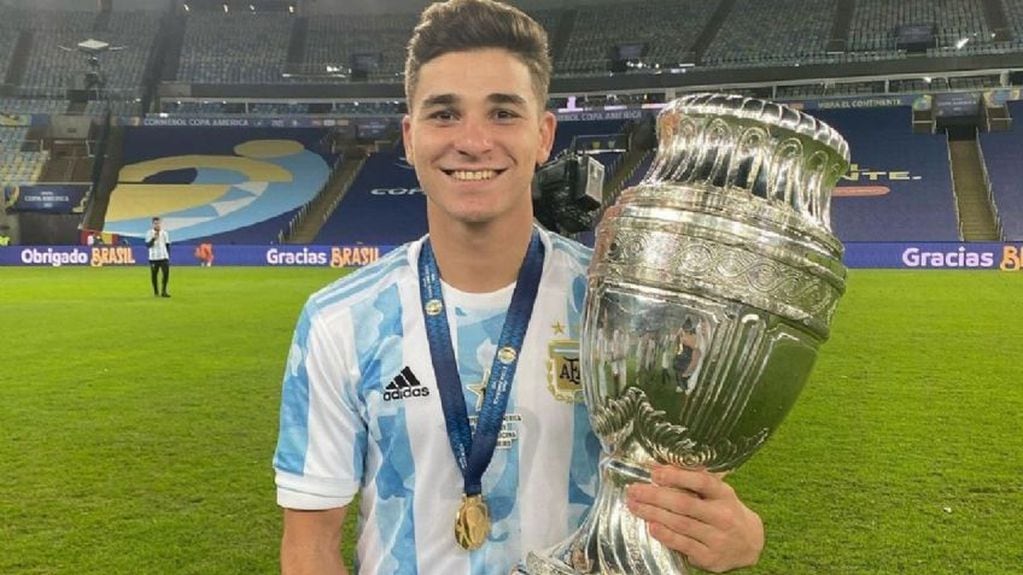 Julián Álvarez y la Copa América del 2021, ahora va por otra medalla dorada.