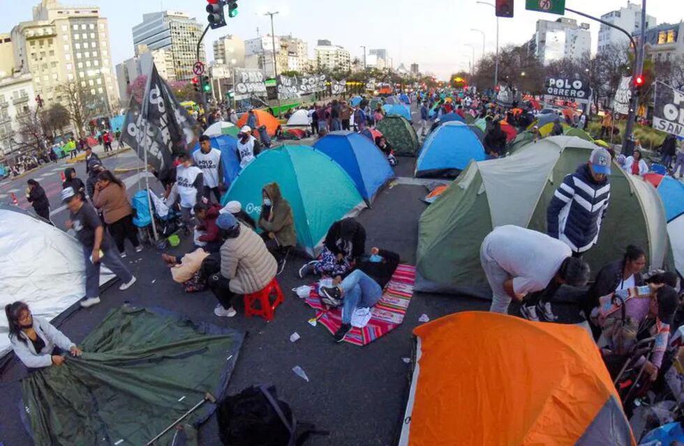 Alrededor de 30 mil personas acampan en la 9 de Julio