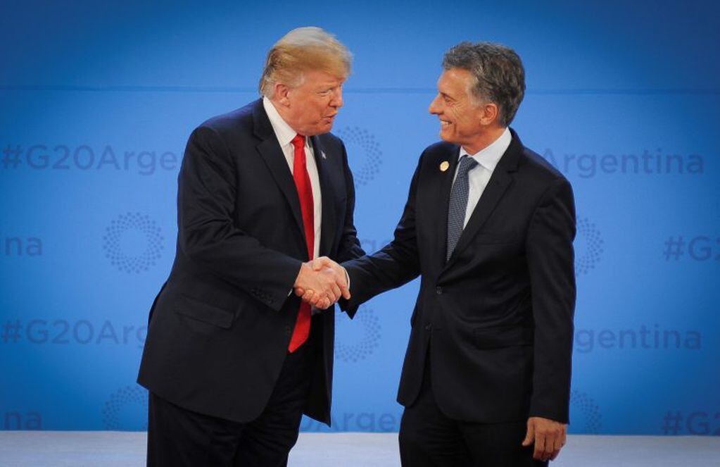 Macri y Trump se saludan.