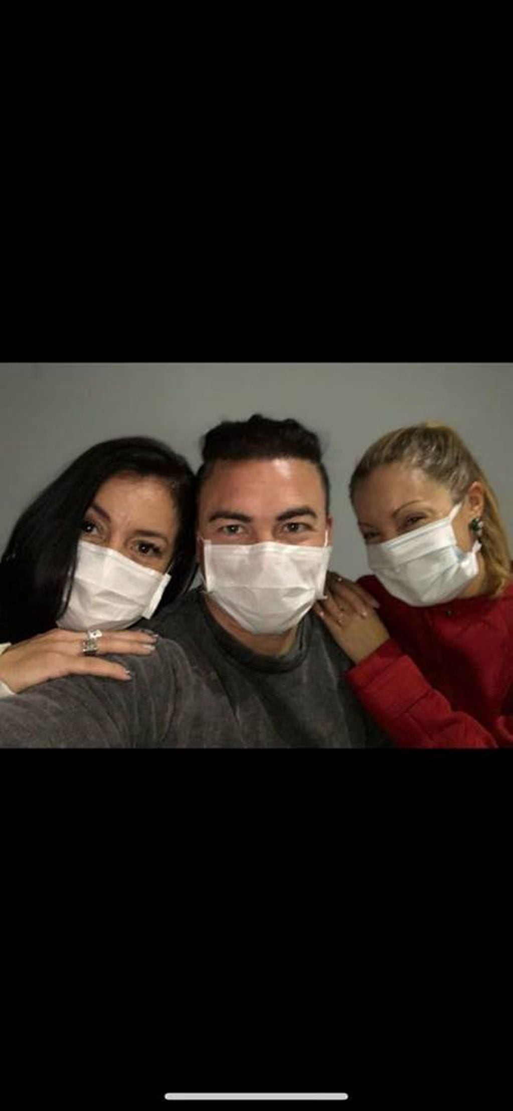 Los hijos de La Mona Natalia, Lorena y Carli, refiriéndose al estado de salud de su padre.