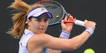 Número 1. Nadia Podoroska es la mejor tenista argentina y podría estar en Córdoba con el equipo albiceleste. (AP / Archivo)