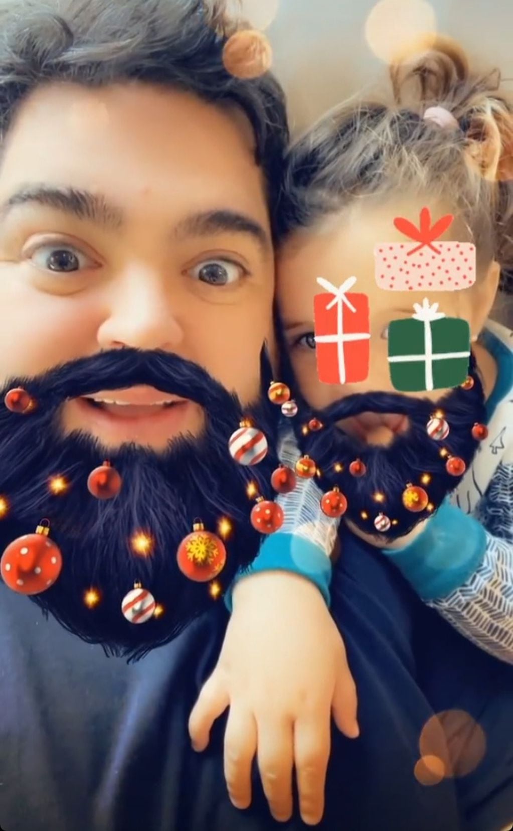 Probando filtros con barba navideña.