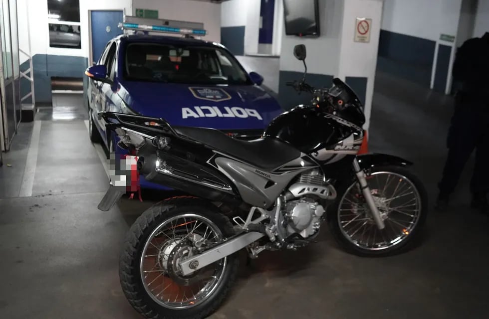 La motocicleta secuestrada en la detención del ladrón.