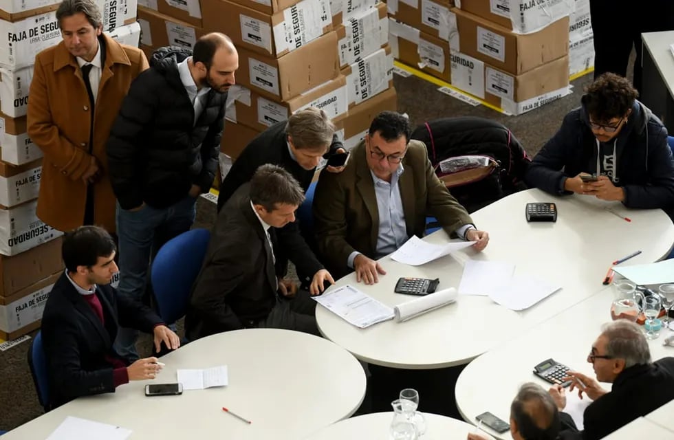 Elecciones en Córdoba 2023. Duplicaron el personal para agilizar el escrutinio definitivo.