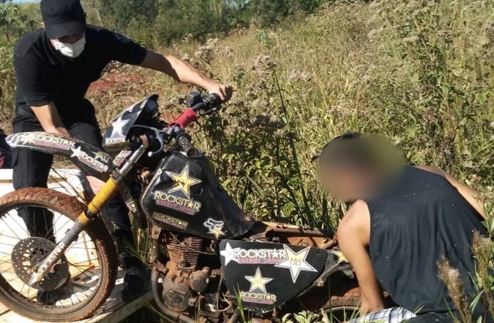 Aristóbulo del Valle: recuperaron una motocicleta que había sido robada. Policía de Misiones