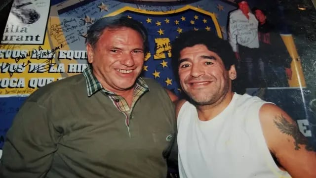 Cesar Neyra con Diego Maradona.