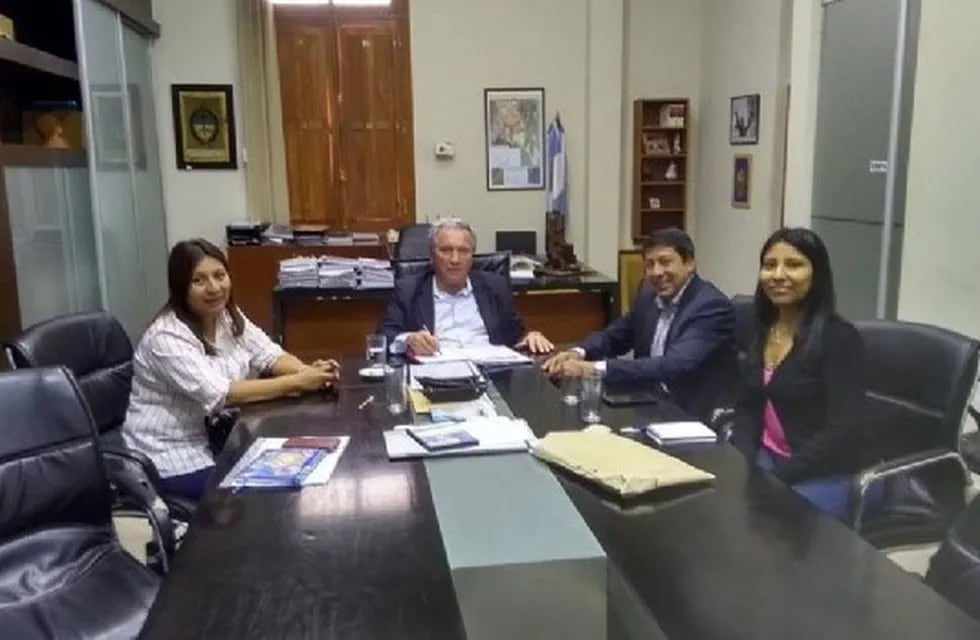 ministro de Obras Públicas Rubén Dusso y el senador de Antofagasta de la Sierra, Mario Carrizo