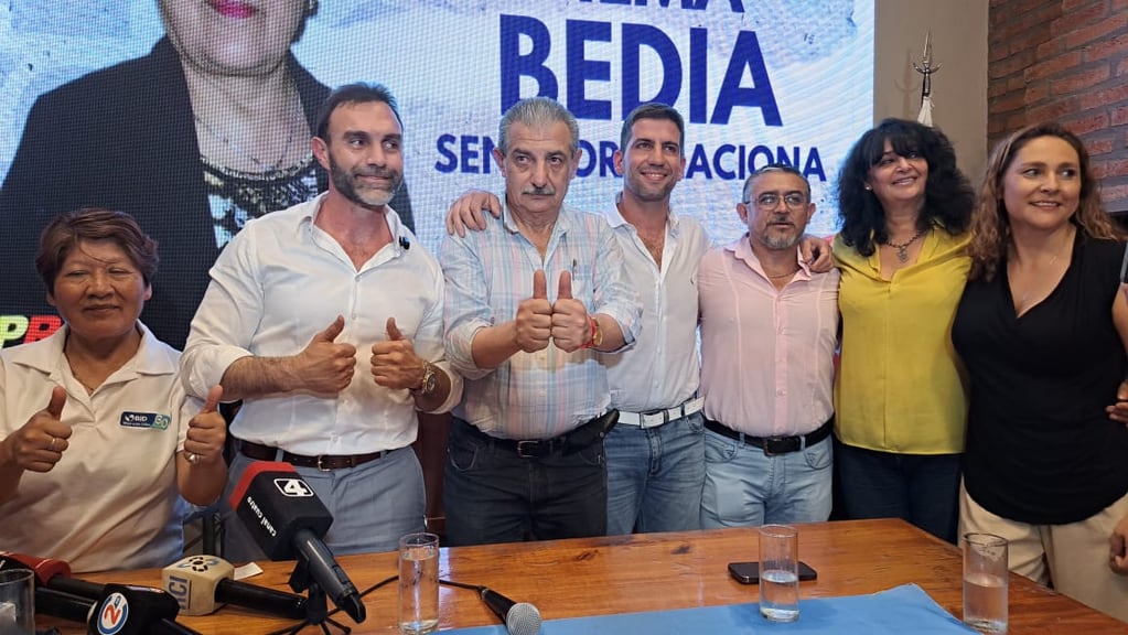 Ezequiel Atauche, Manuel Quintar, Mario Nallar y demás dirigentes del Partido Renovador Federal celebraron el triunfo de la lista "La Libertad Jujuy 1A".