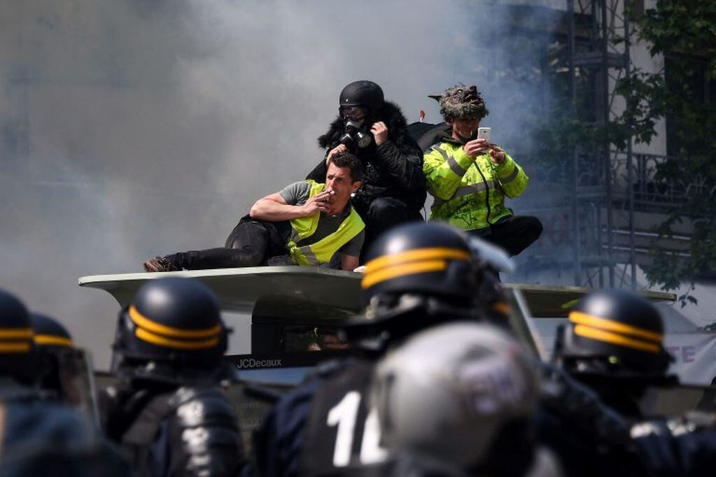 Graves incidentes en la marcha por el Día del Trabajador en París (Foto: Anne-Christine POUJOULAT / AFP)