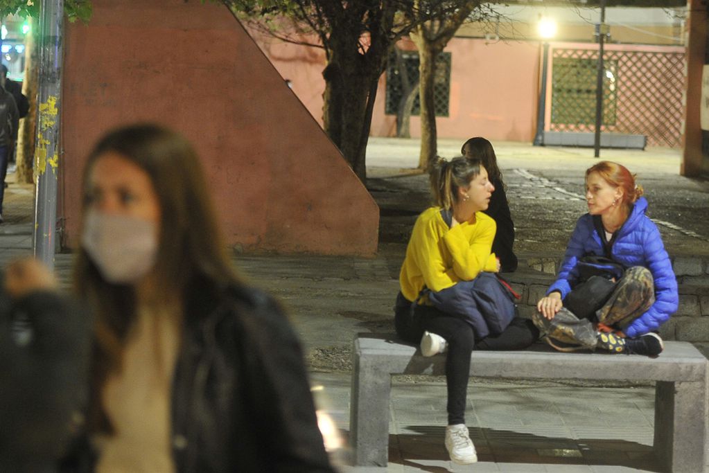 Relevamiento sobre el uso de barbijos y tapabocas en lugares publicos durante la noche en el centro de Córdoba. 9 septiembre 2021