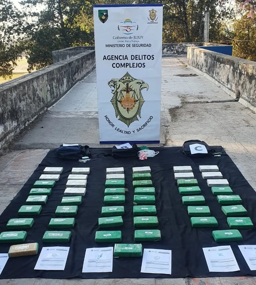 Los más de cincuenta kilos de cocaína que la Policía pudo sacar de circulación en el operativo concretado la semana pasada en la localidad jujeña de León.