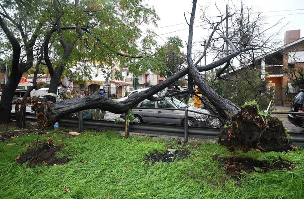 Defensa Civil recomendó no circular mientras dure la tormenta en la Ciudad de Buenos Aires .