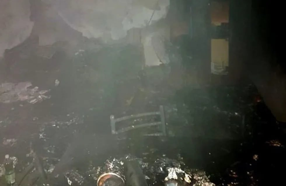 Así quedó el interior de la casa tras la explosión. (Fuente: Diario Chaco)