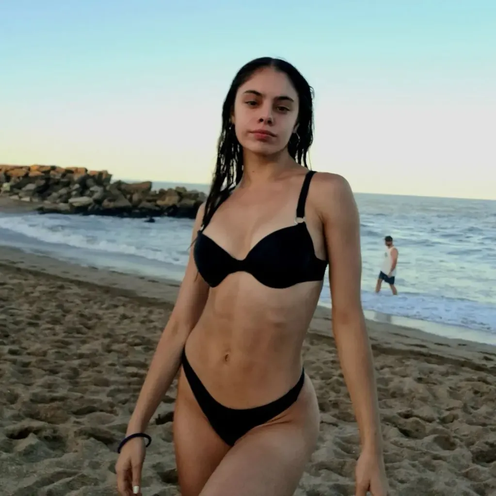 Morena Sánchez y su colección de bikinis