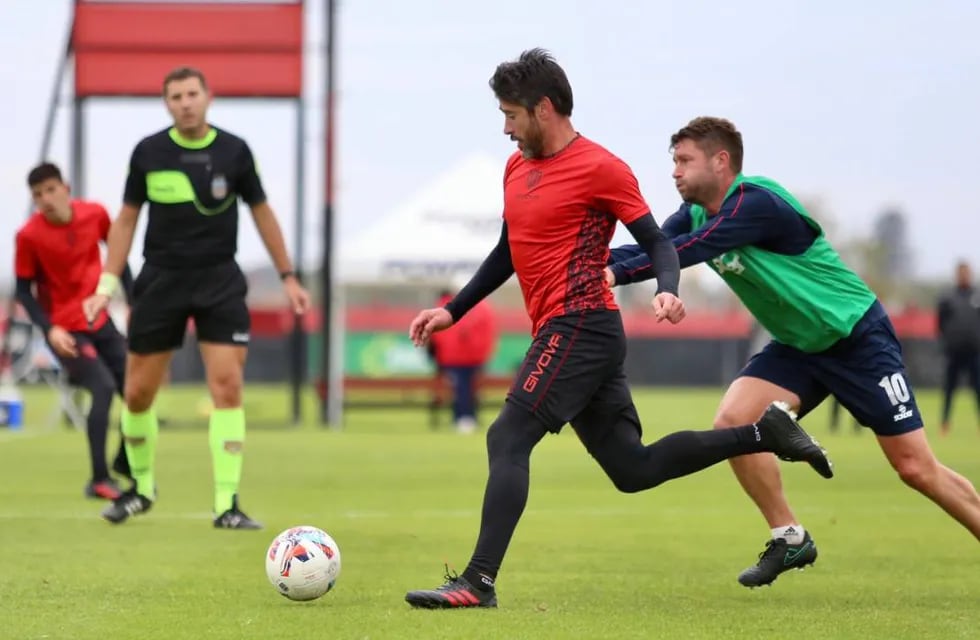 Pablo Pérez en el amistoso de Newell's ante Central Córdoba