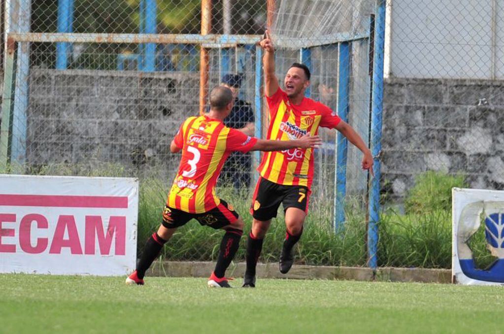 Con un gol de Ángel Piz a los 34 minutos de la primera parte, Sarmiento superó en condición de visitante, 1 a 0 a Juventud Unida de Gualeguaychú.