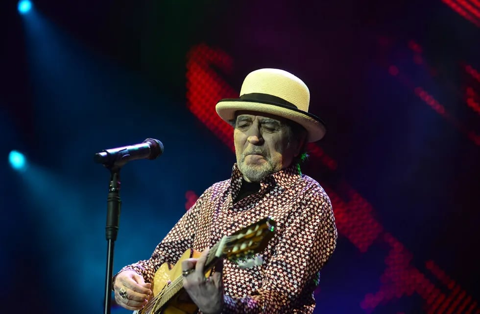 El cantautor español Joaquín Sabina dio un show memorable en el Estadio Kempes.