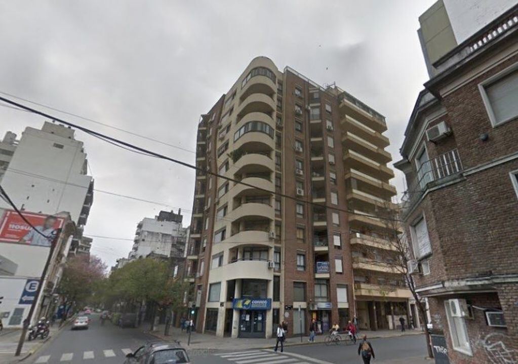 Edificio sobre la sucursal de Correo Argentino en España y Rioja. (Google Street View)