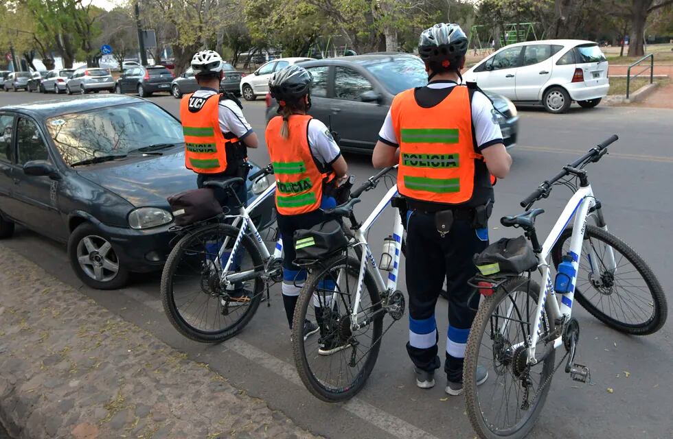 La Policía de Mendoza realiza controles en los diferentes paseos de Mendoza. Orlando Pelichotti/Los Andes
