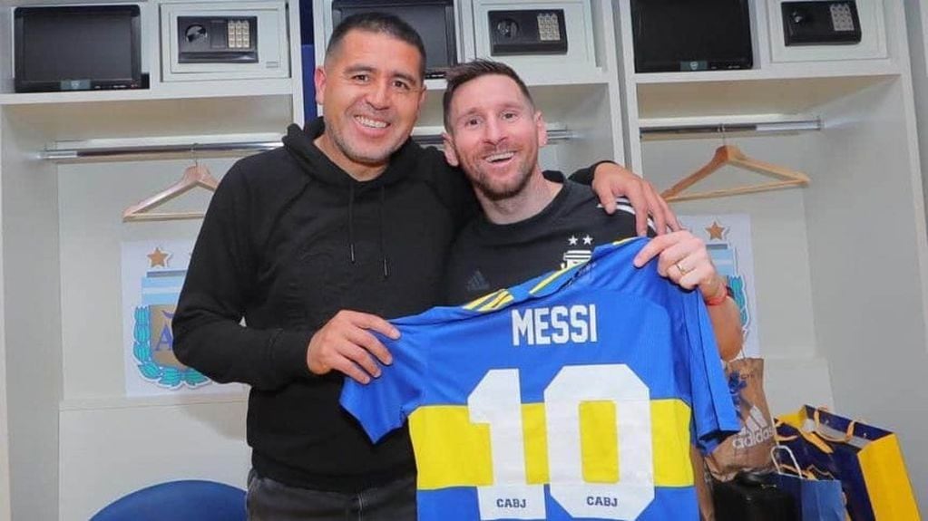 El regalo de Riquelme a Messi que hace ilusionar a los hinchas de Boca.