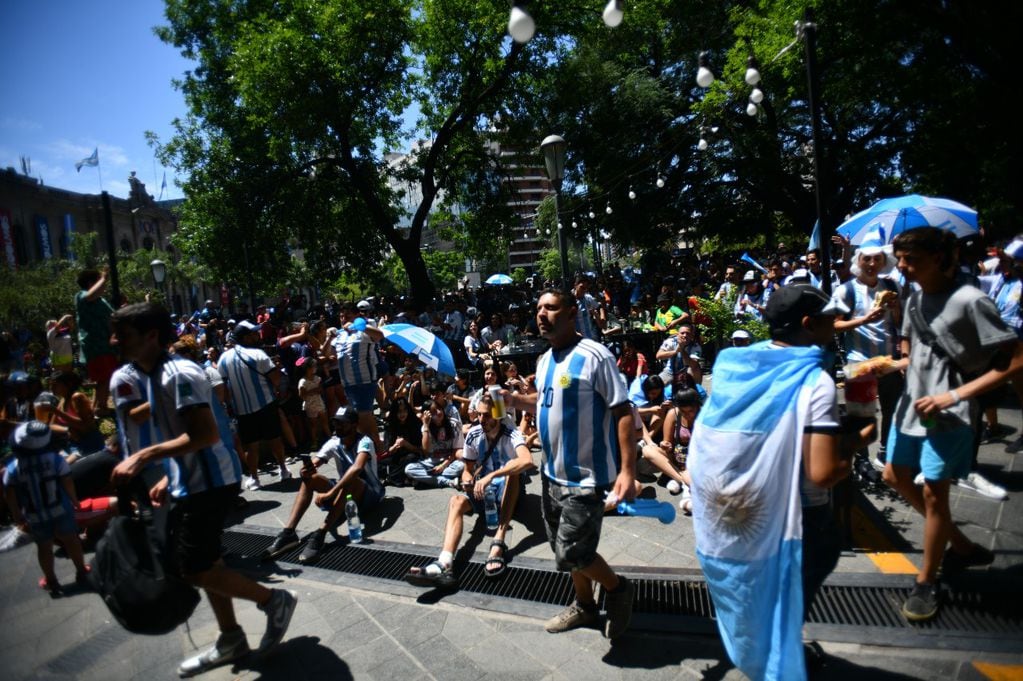 Así se vive el partido de Argentina-Francia en la zona del Patio Olmos: (Pedro Castillo/La Voz)