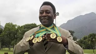  El tres veces campeón del mundo, de 75 años de edad, indicó que donará parte de lo recaudado al hospital pediátrico más grande en Brasil. 