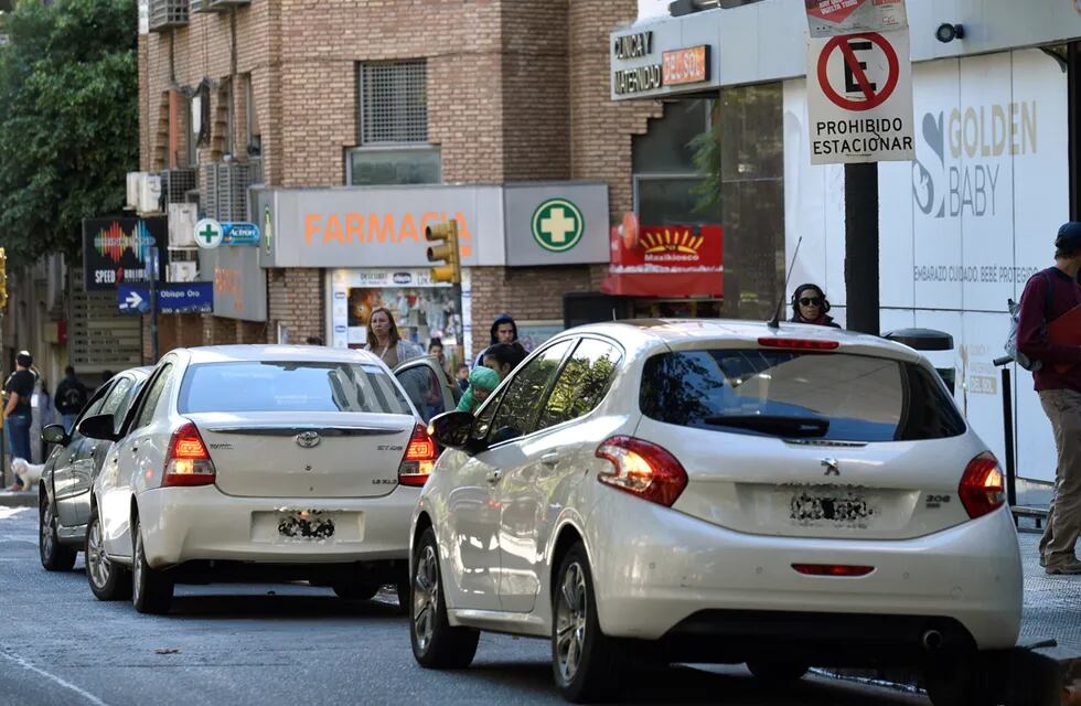 Estacionar en lugares prohibidos es la principal causa de las multas en la ciudad (Ramiro Pereyra / Archivo)