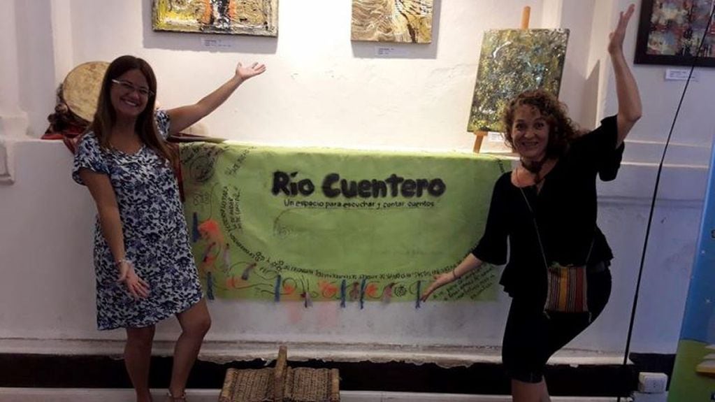 El grupo "RIO CUENTERO" conformado por Nadina Barbieri y Karina Filoni.
