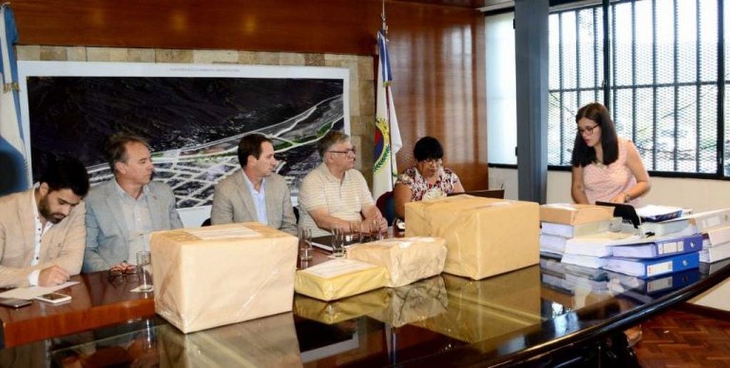 En la sede ministerial se procedió a la apertura de propuestas para las licitaciones internacionales convocadas para la ejecución de obras del Plan Estratégico Ambiental Urbano para la ciudad de Tilcara.