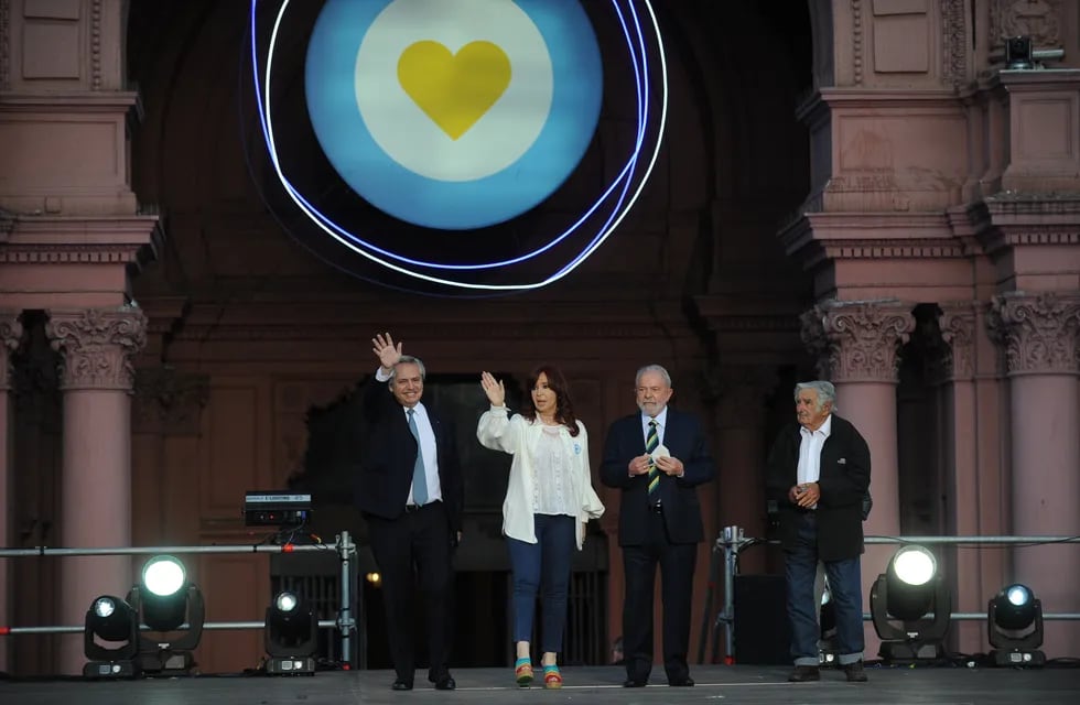 Cristina Kirchner 
Lula Da Silva
Pepe Mujica
Alberto Fernandez Plaza de mayo día de la democracia FOTO CLARIN