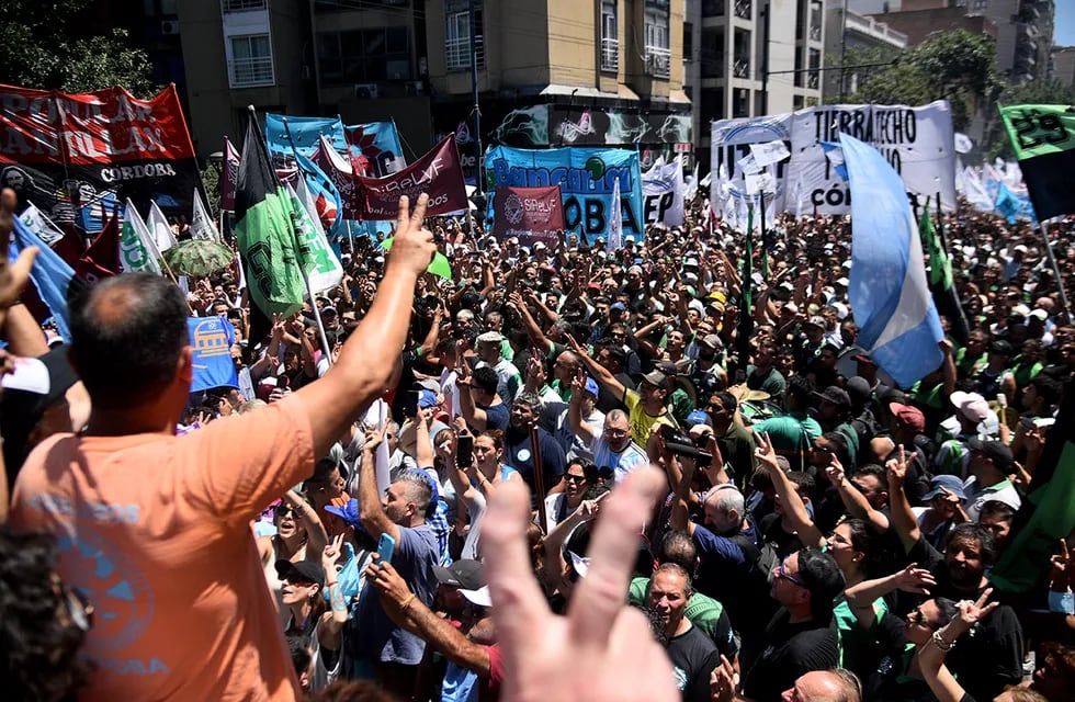 Alrededor de 50.000 personas se movilizaron en Córdoba por el paro nacional de la CGT.