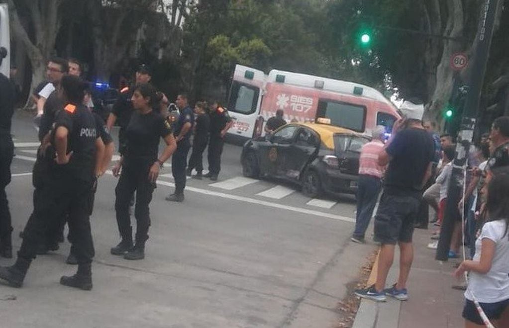 Dos policías chocaron en la zona sur de Rosario. (@leodelga2)