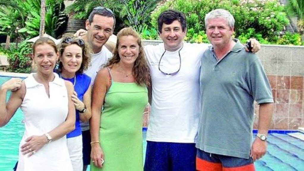 Nora Dalmasso (de blanco) y su marido, Marcelo Macarrón, con Miguel Rohrer y otros amigos en las Islas Vírgenes