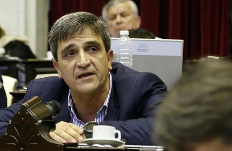 Pablo Yedlin destacó la importancia del proyecto de ley de recetas digitales. (Foto: LV12)