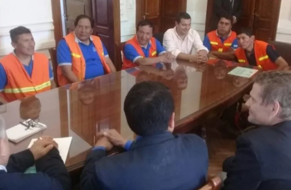Mineros y dirigentes, con los ministros en la Casa de Gobierno de Jujuy