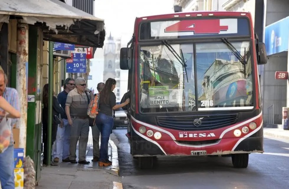 Desde Buses Paraná afirman que solo circula el 30% de los coches.